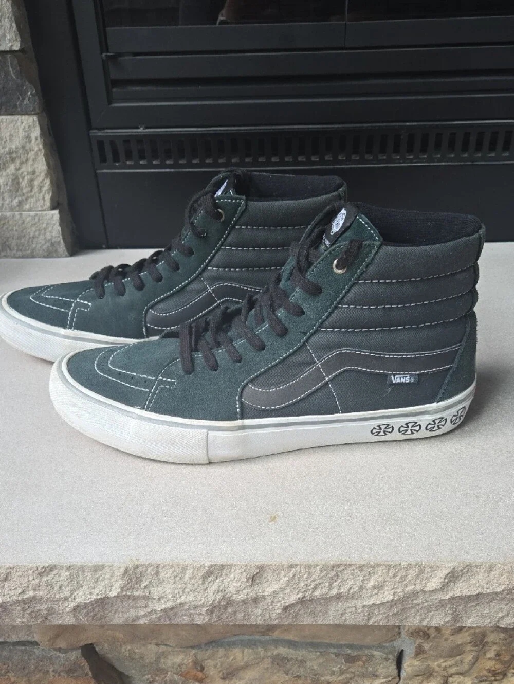 Vans top laces heel
